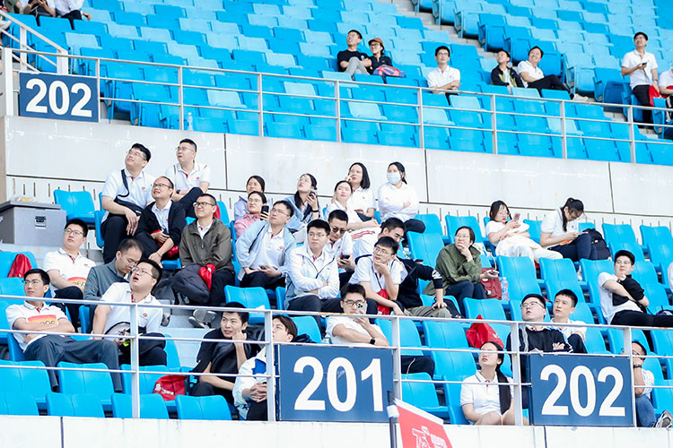 運(yùn)勸會(huì)看臺(tái)觀(guān)眾