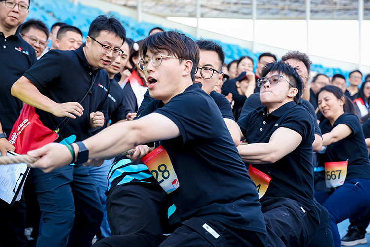 運(yùn)勸會(huì)比賽現(xiàn)場(chǎng),拔河比賽