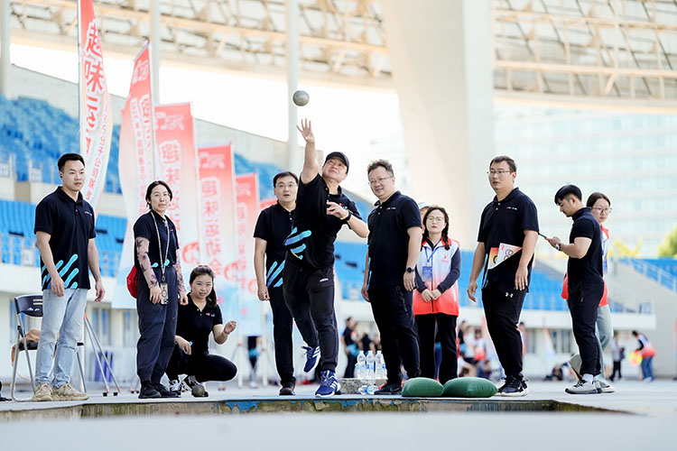 運(yùn)勸會(huì)比賽擲鉛球